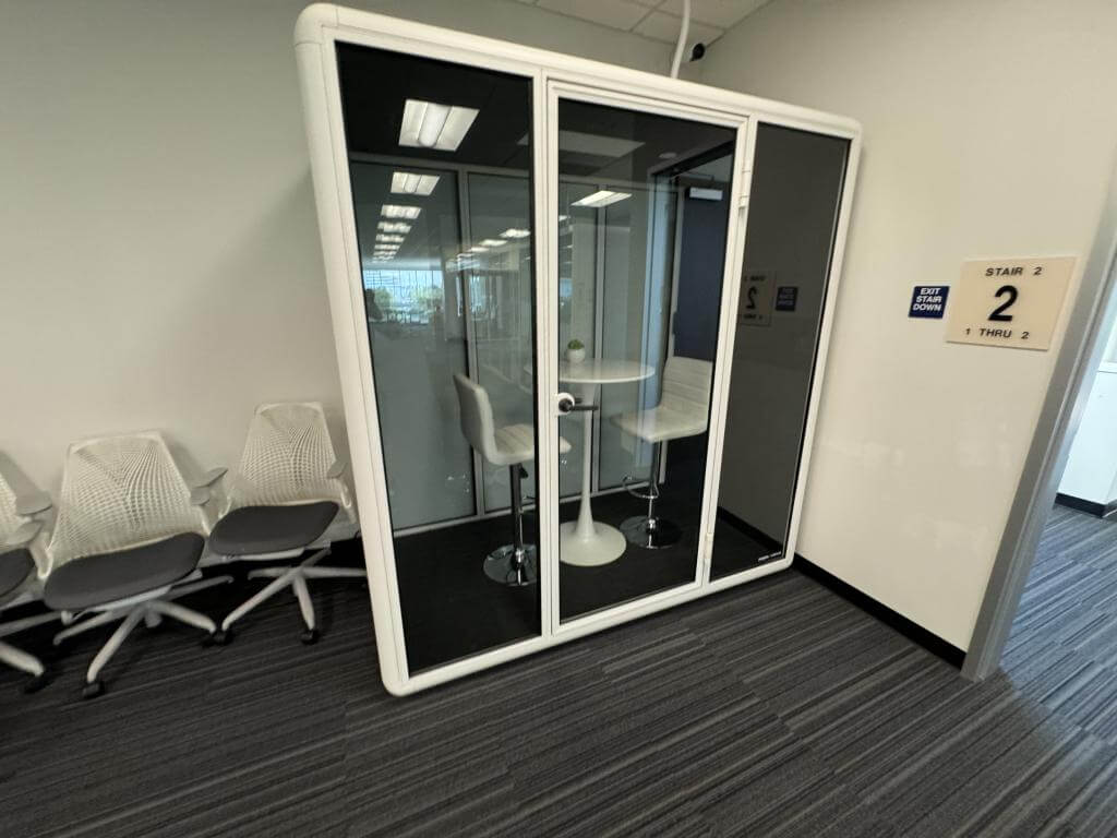 Used poppin koplus phone booth 090225 CWU1 4 Used poppin koplus phone booth 090225 CWU1 4
